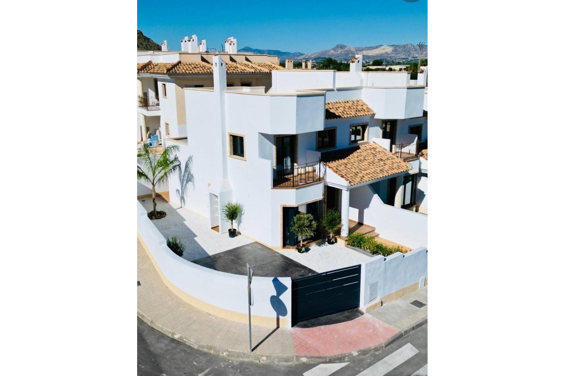 New Build - Town House -
Cox - San Fernando