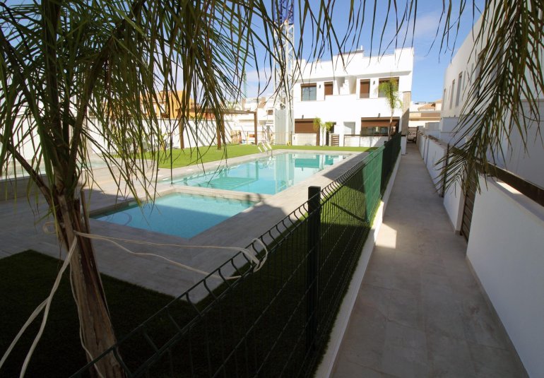 New Build - Town House -
Pilar de la Horadada - parque Andromeda
