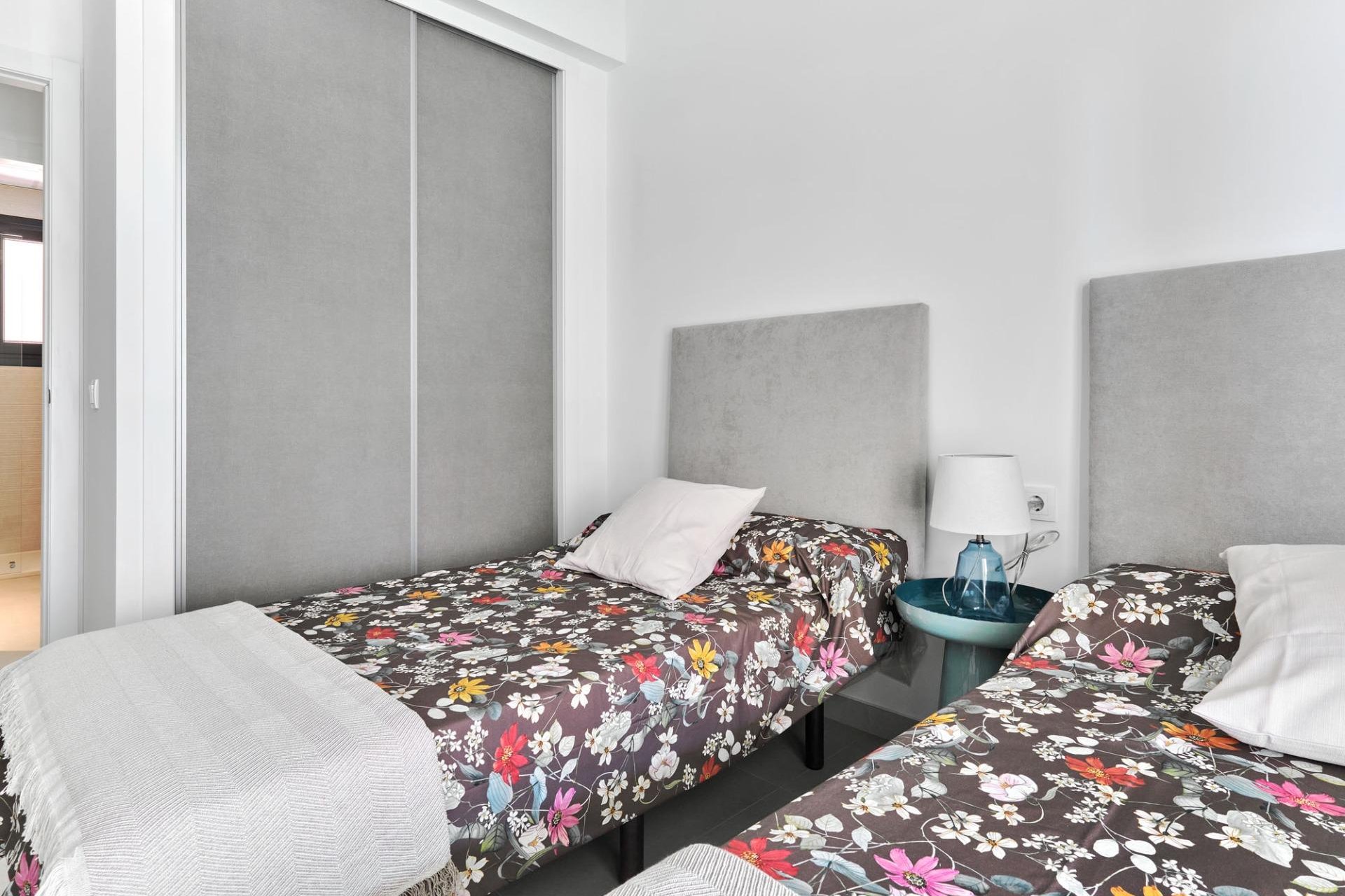 Obra nueva - Bungalow -
Torrevieja - Villa Amalia