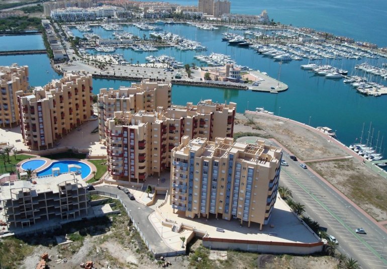 Obra nueva - Piso -
La Manga
