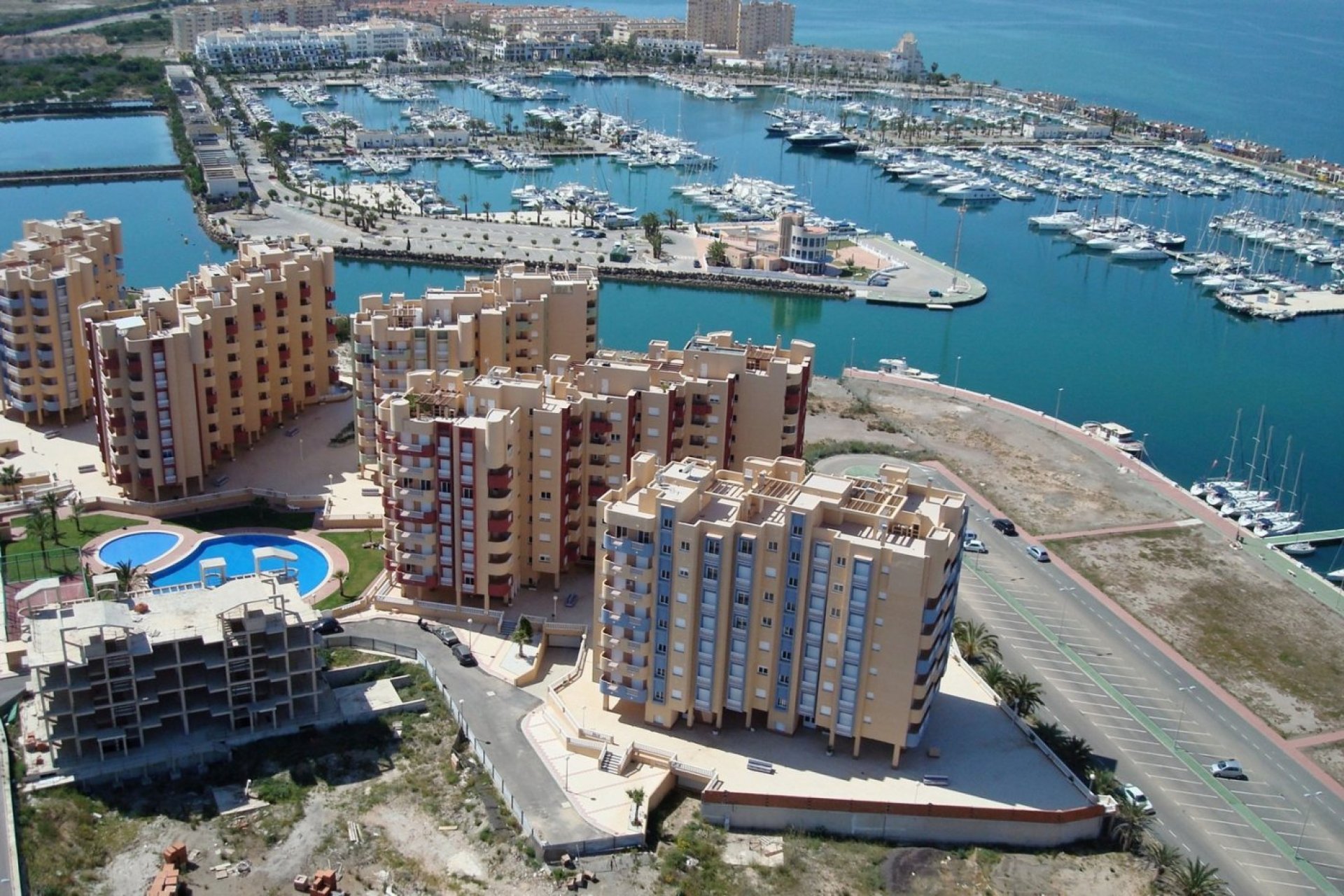 Obra nueva - Piso -
La Manga