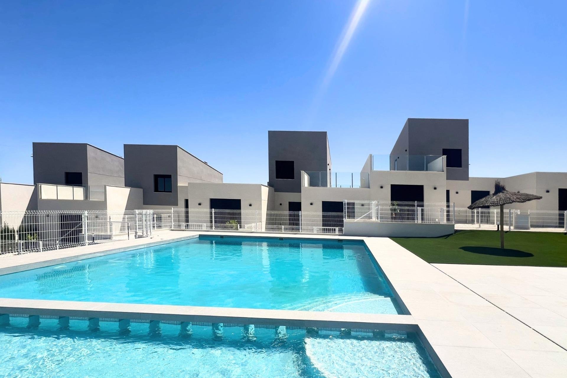 Obra nueva - Town House -
BAÑOS Y MENDIGO - Altaona Golf