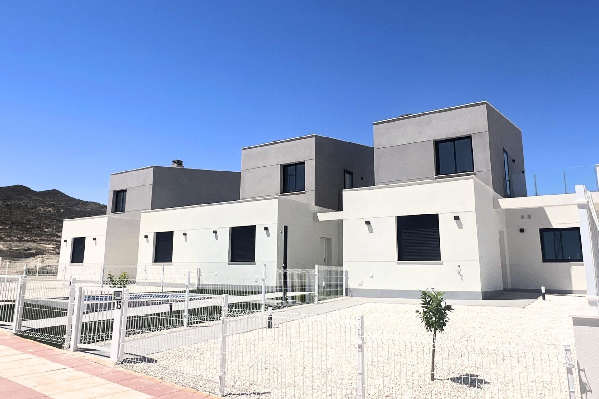 Obra nueva - Town House -
BAÑOS Y MENDIGO - Altaona Golf