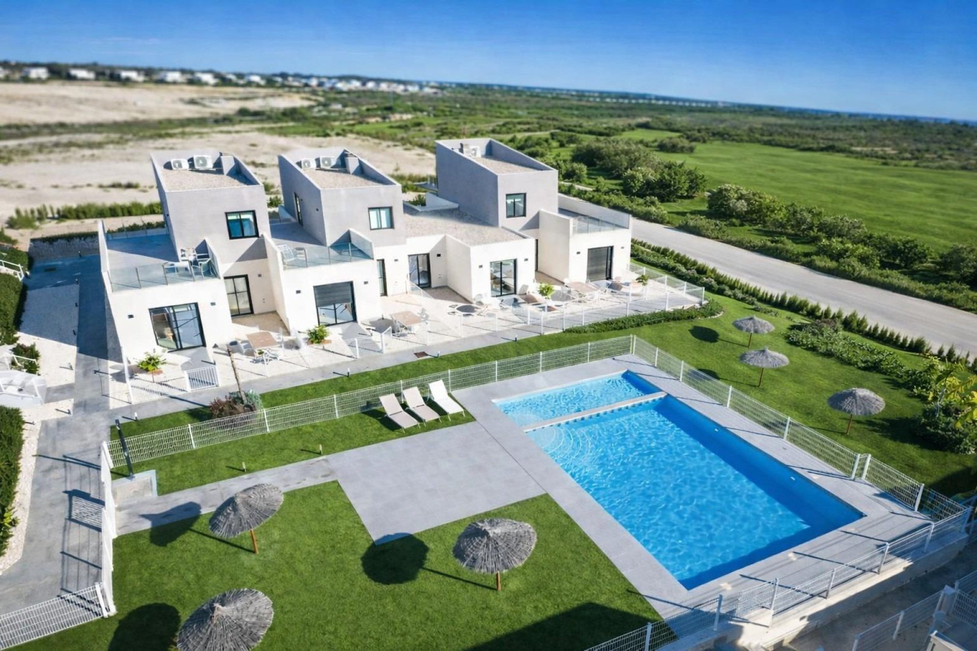 Obra nueva - Town House -
BAÑOS Y MENDIGO - Altaona Golf