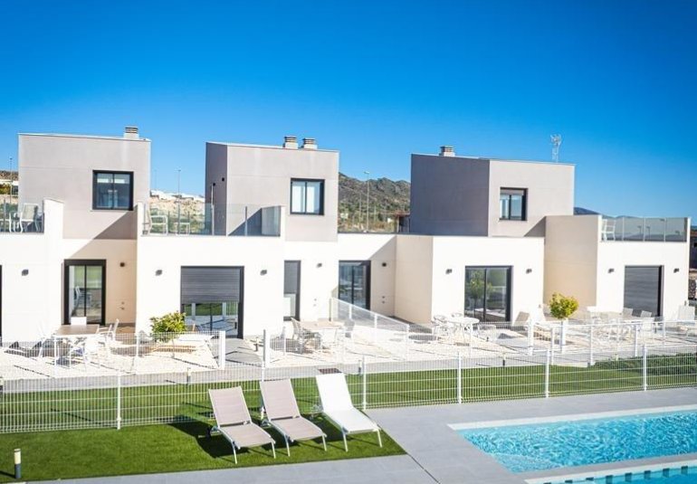 Obra nueva - Town House -
BAÑOS Y MENDIGO - Altaona Golf