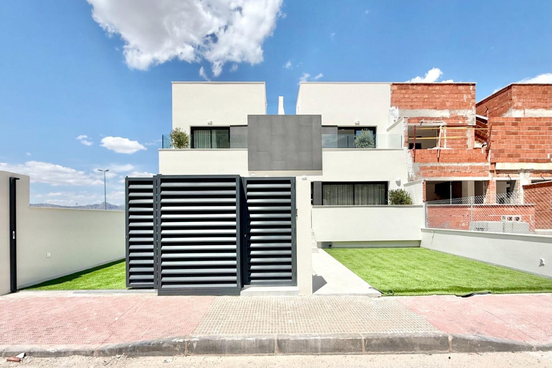 Obra nueva - Town House -
Cox - San Fernando