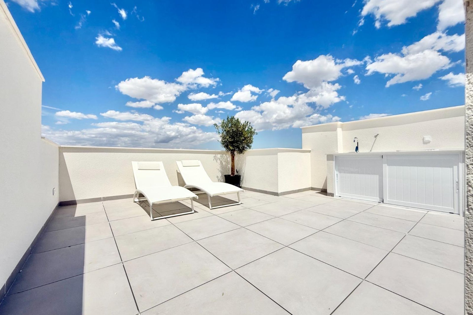 Obra nueva - Town House -
Cox - San Fernando