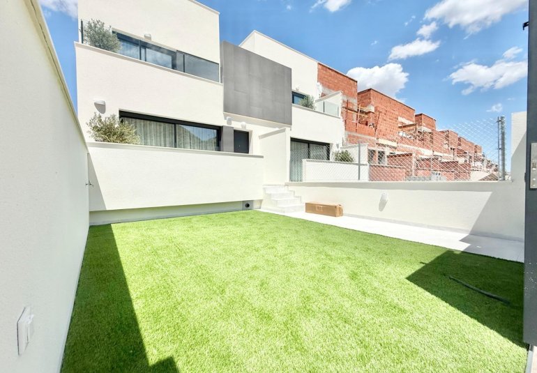 Obra nueva - Town House -
Cox - San Fernando