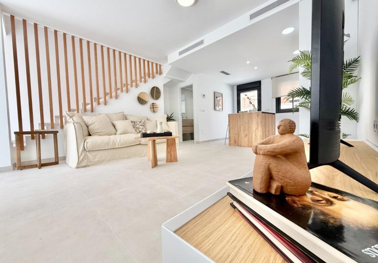 Obra nueva - Town House -
Cox - San Fernando