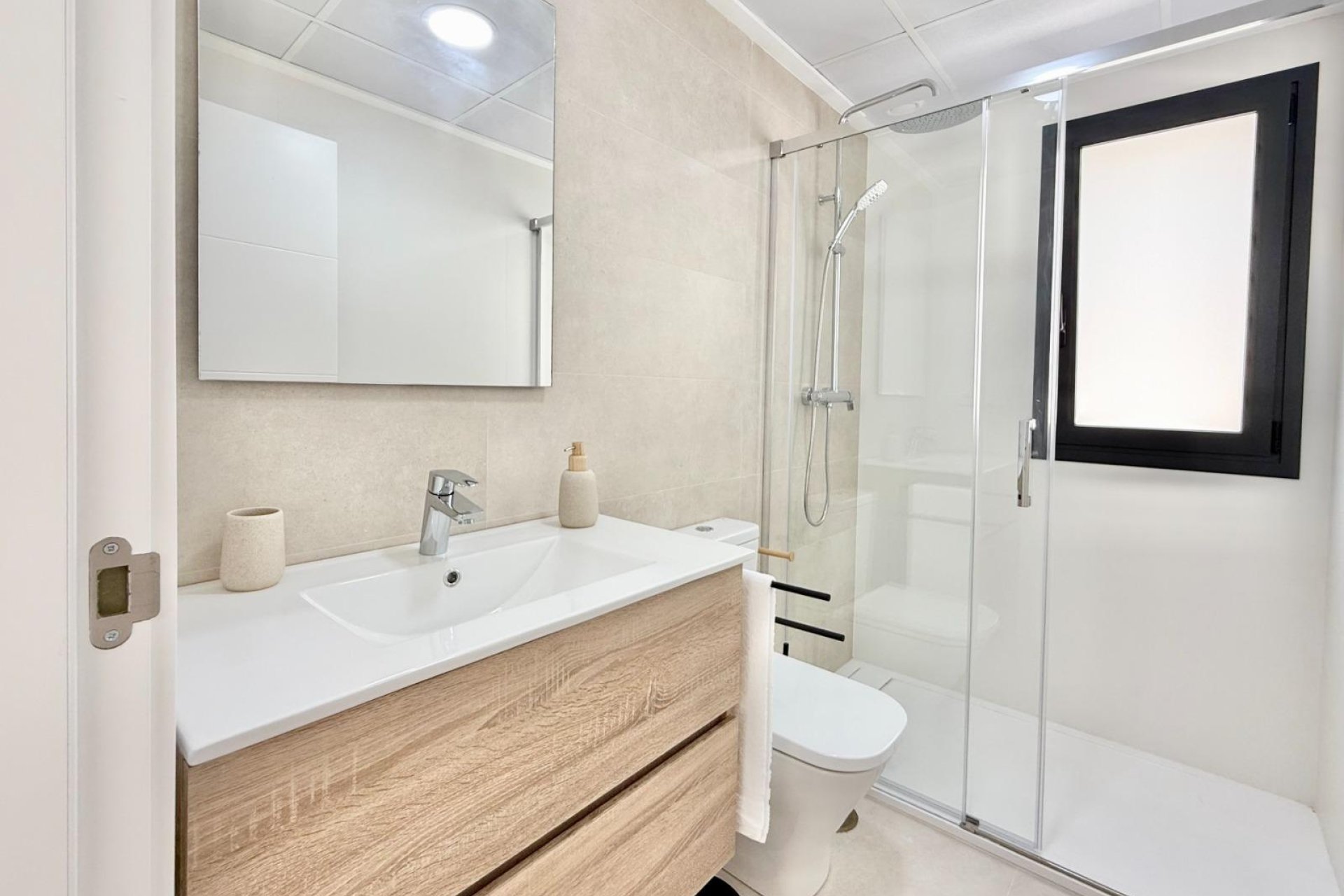 Obra nueva - Town House -
Cox - San Fernando