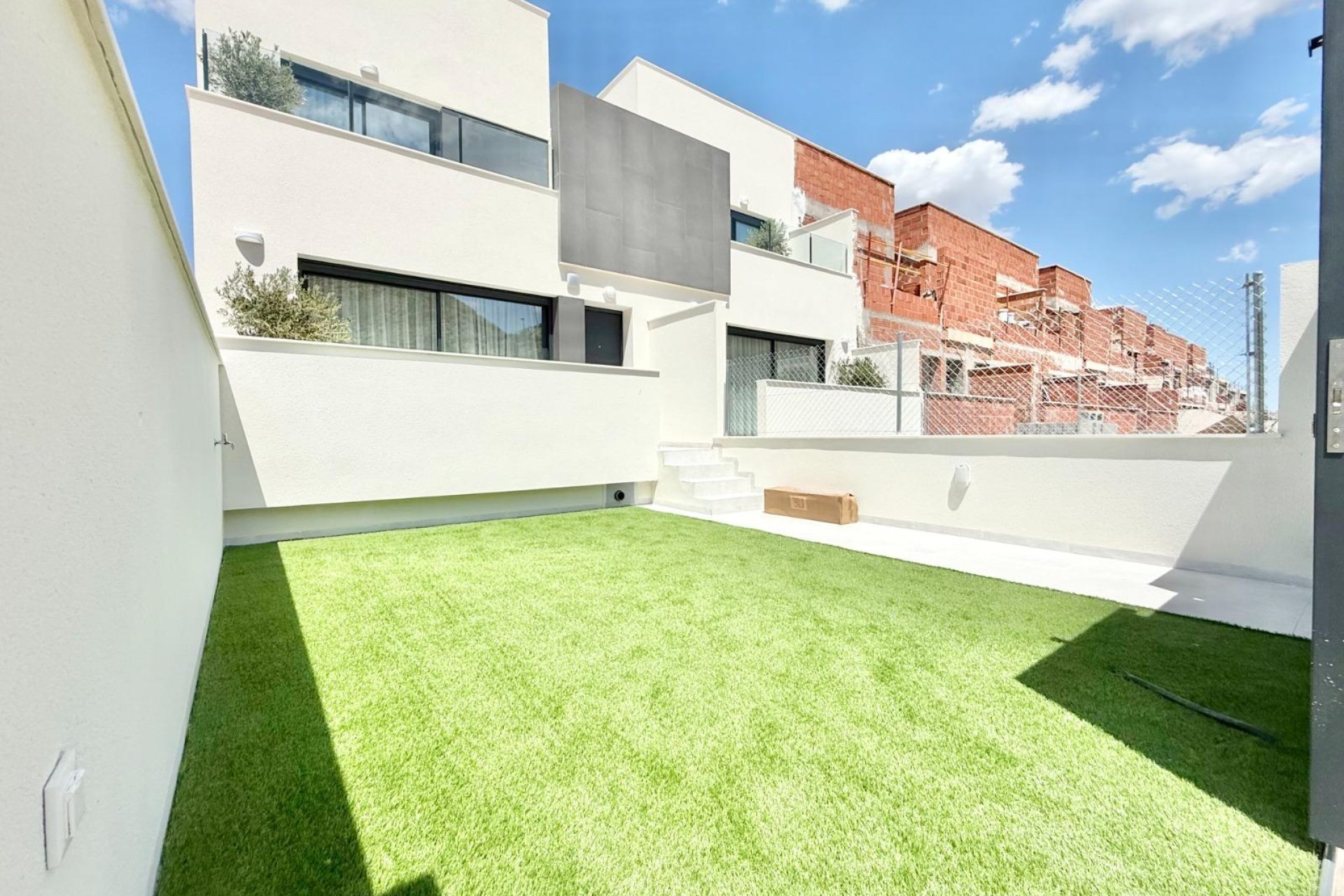Obra nueva - Town House -
Cox - San Fernando