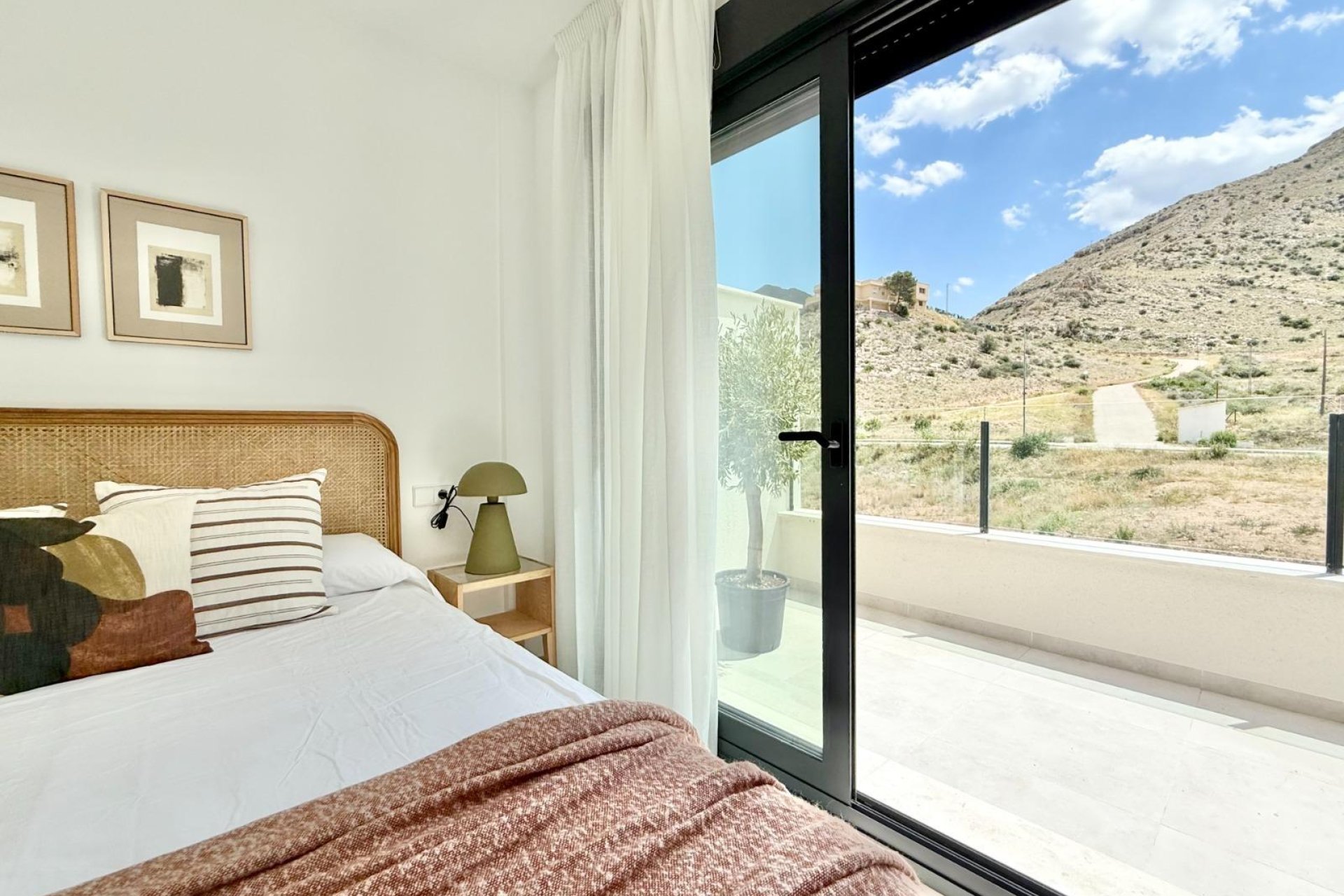 Obra nueva - Town House -
Cox - San Fernando
