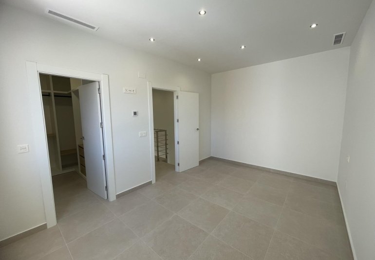 Obra nueva - Villa -
Almoradí - Heredades