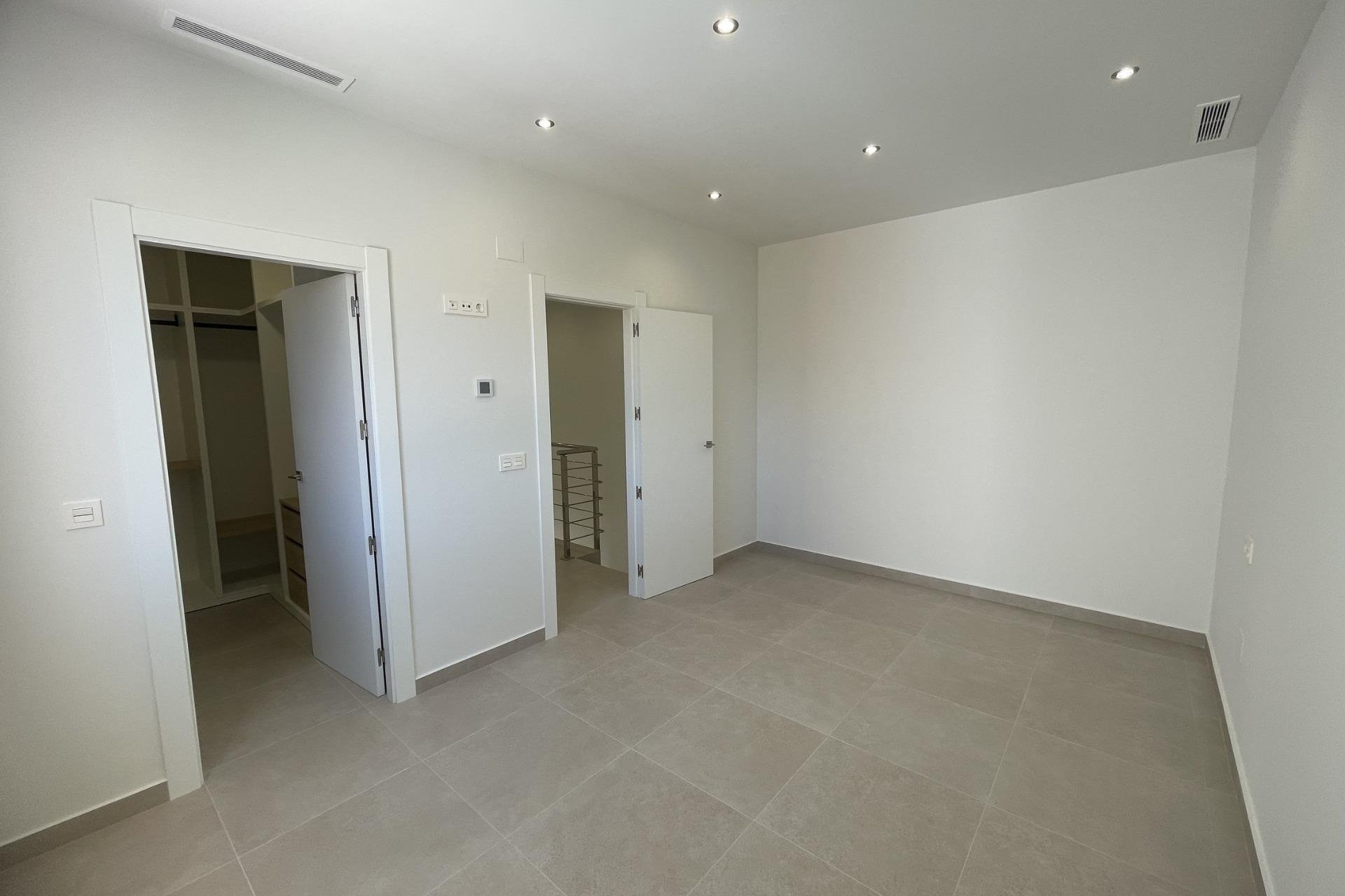 Obra nueva - Villa -
Almoradí - Heredades