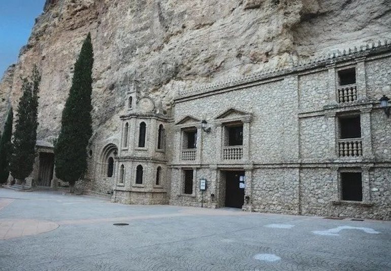Obra nueva - Villa -
Calasparra - Coto riñales