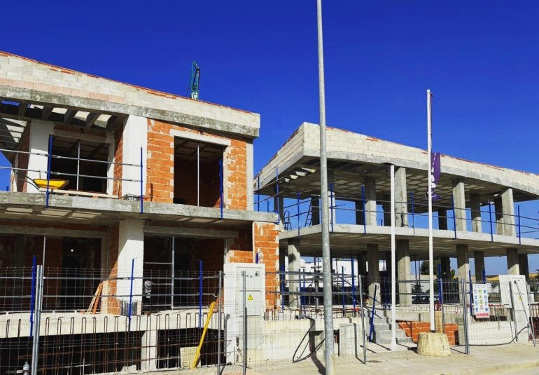 Obra nueva - Villa -
Dolores - polideportivo
