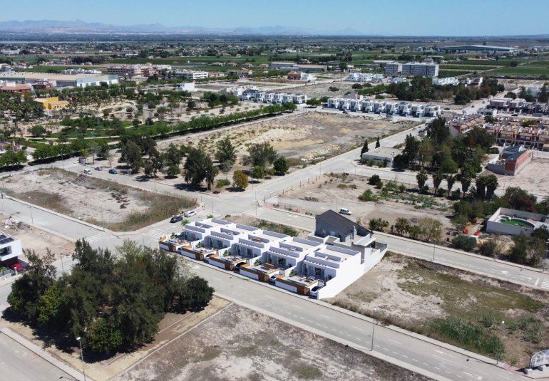 Obra nueva - Villa -
Dolores - polideportivo
