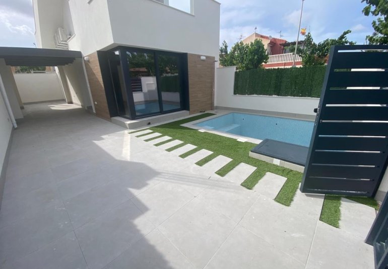 Obra nueva - Villa -
Los Alcázares - La Concha