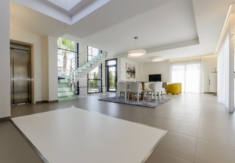 Obra nueva - Villa -
Orihuela Costa - Campoamor