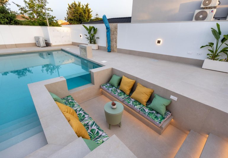 Obra nueva - Villa -
Orihuela Costa - Campoamor