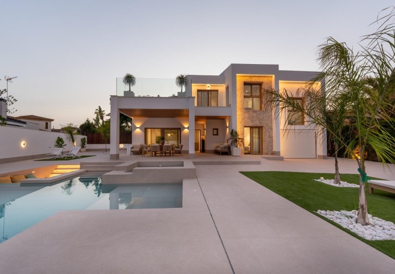 Obra nueva - Villa -
Orihuela Costa - Campoamor