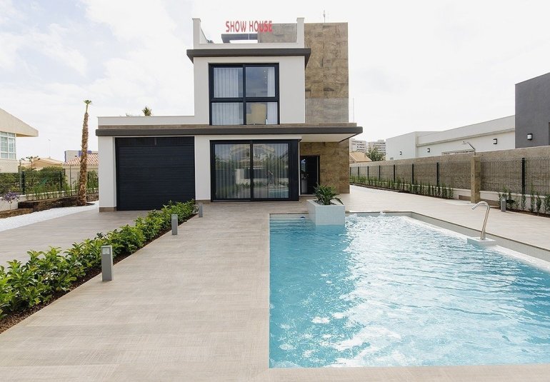 Obra nueva - Villa -
Orihuela Costa - Campoamor