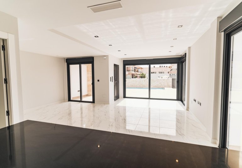 Obra nueva - Villa -
Orihuela Costa - Punta Prima