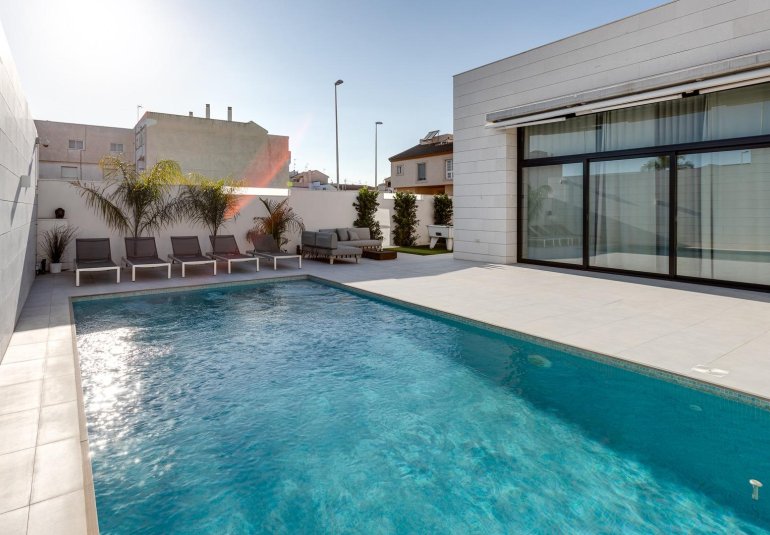 Obra nueva - Villa -
Pilar de la Horadada