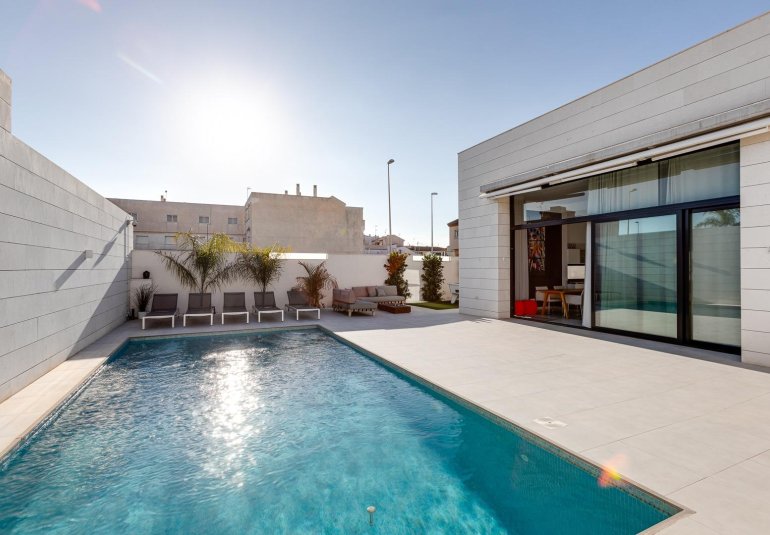 Obra nueva - Villa -
Pilar de la Horadada