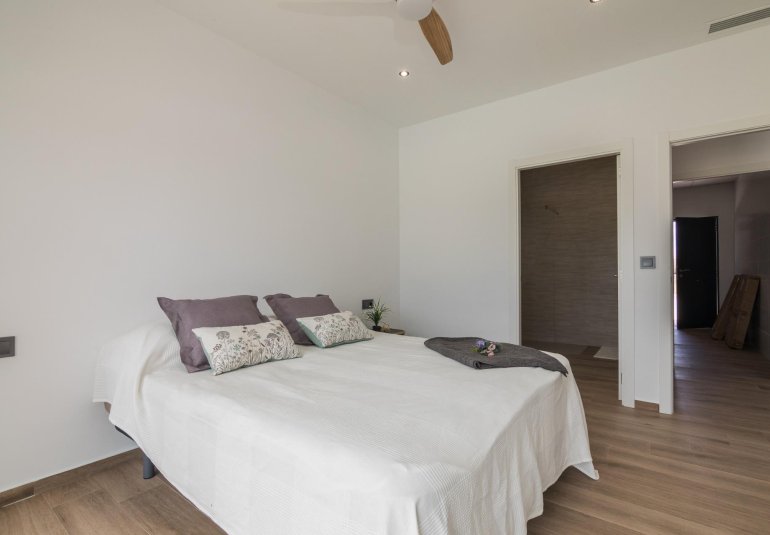 Obra nueva - Villa -
Pinoso - Lel