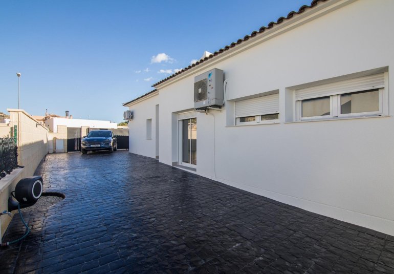 Obra nueva - Villa -
Pinoso - Lel