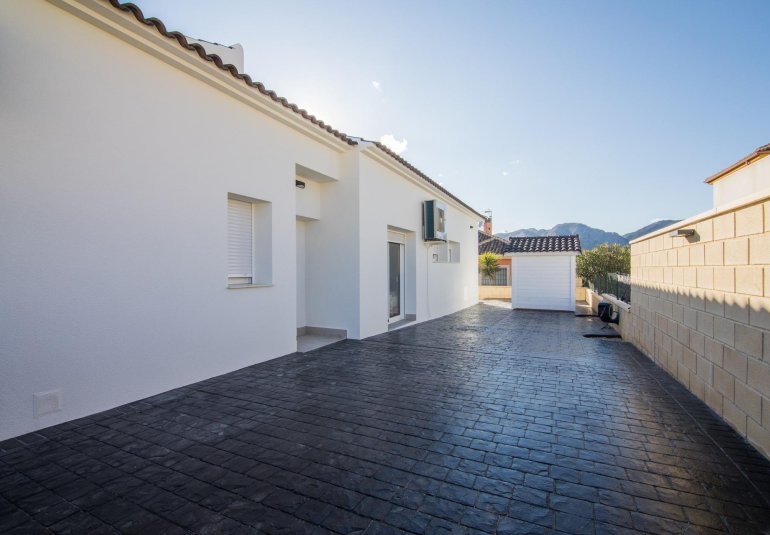 Obra nueva - Villa -
Pinoso - Lel