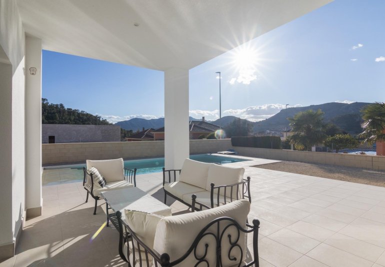 Obra nueva - Villa -
Pinoso - Lel
