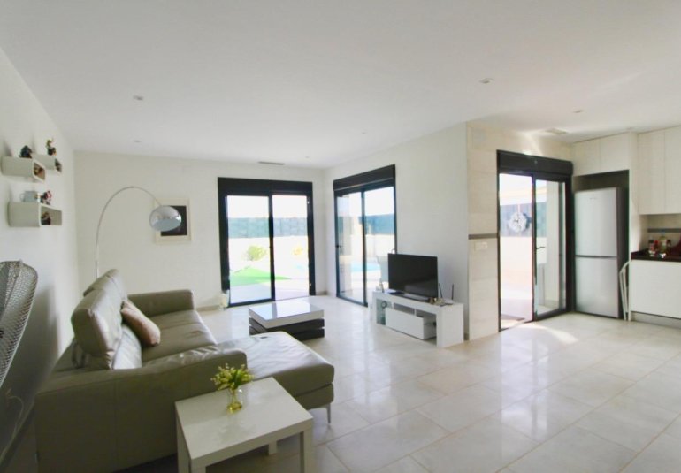Obra nueva - Villa -
Pinoso - Lel