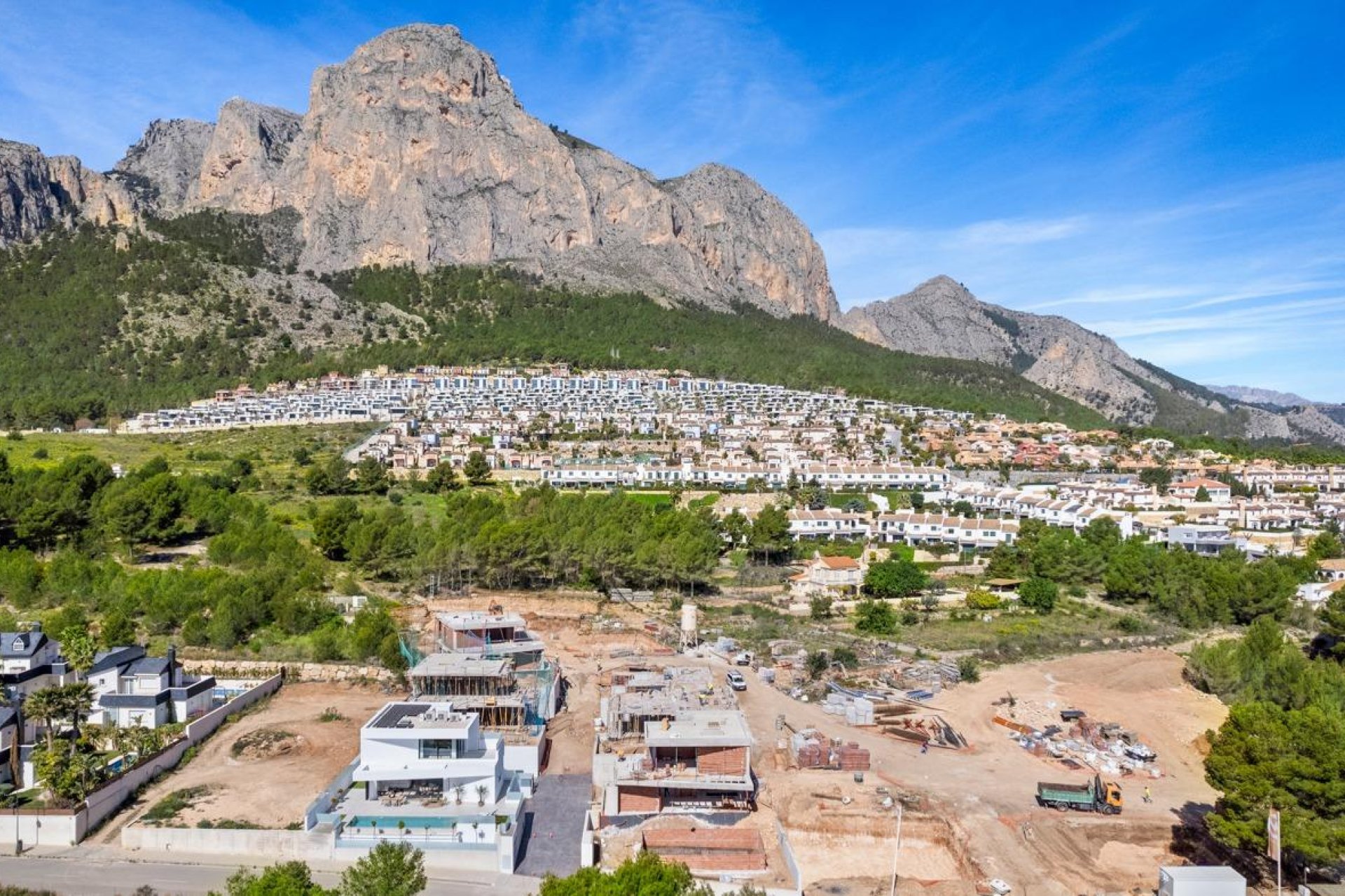 Obra nueva - Villa -
Polop - Urbanizaciones