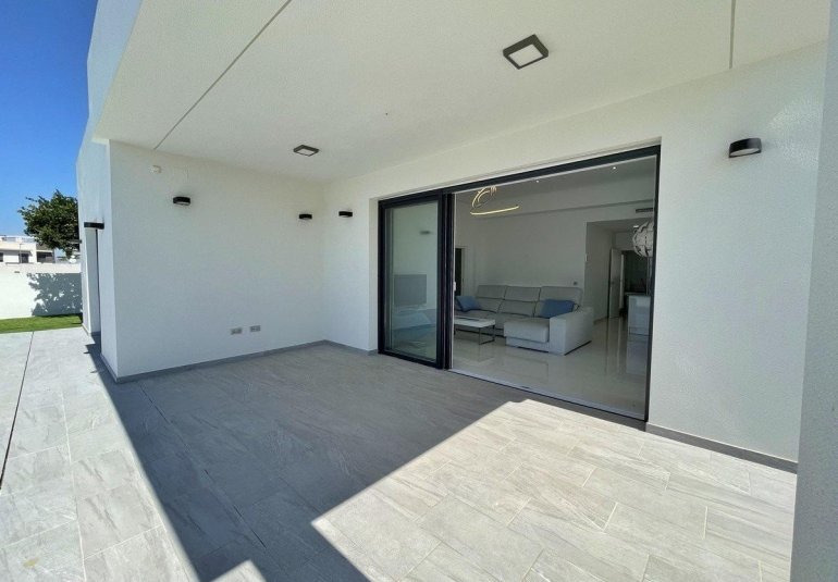 Obra nueva - Villa -
Rafal - polideportivo