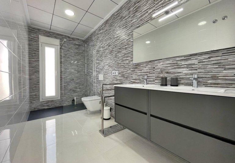 Obra nueva - Villa -
Rafal - polideportivo