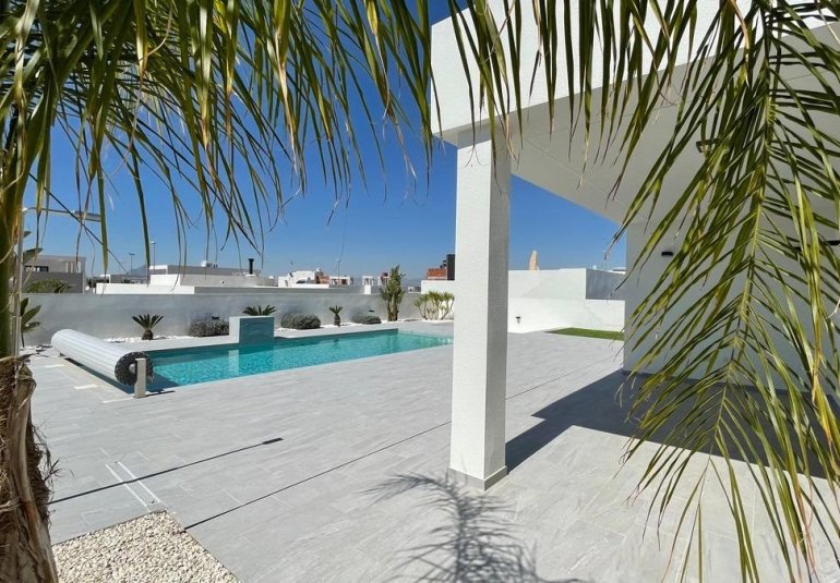 Obra nueva - Villa -
Rafal - polideportivo