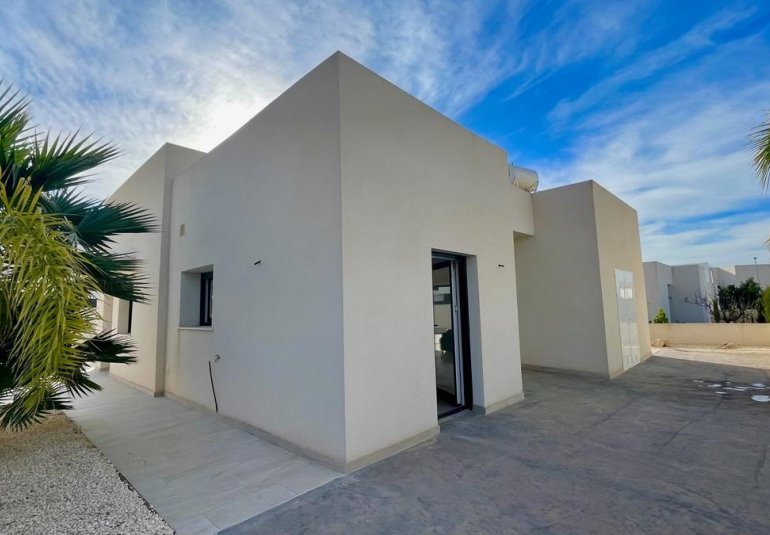 Obra nueva - Villa -
Rafal - polideportivo