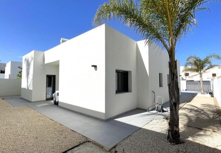 Obra nueva - Villa -
Rafal - polideportivo