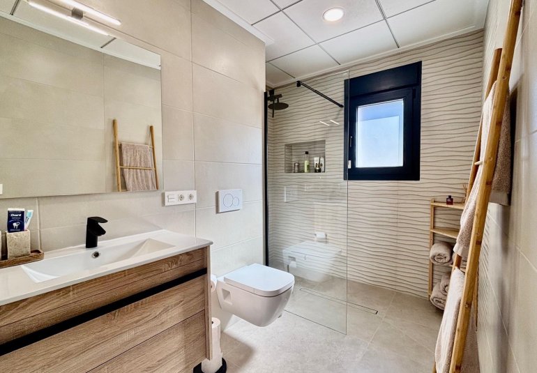 Obra nueva - Villa -
Rafal - polideportivo