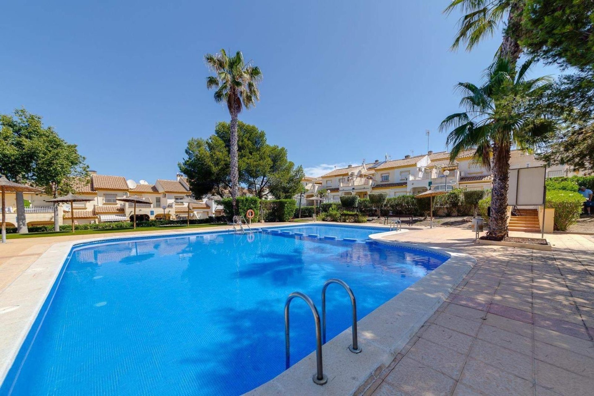 Resale - Adosado -
Orihuela Costa - La Florida