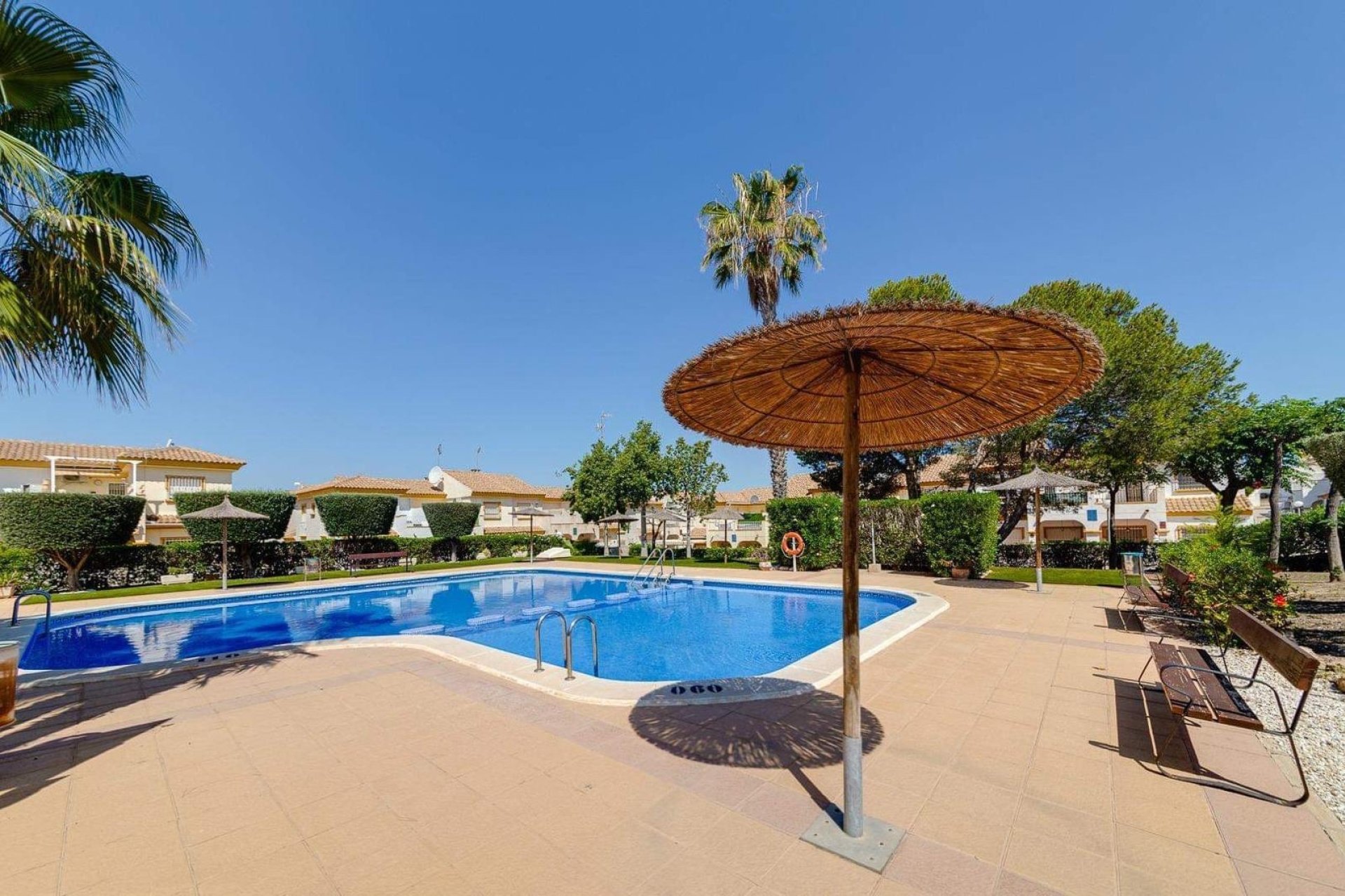 Resale - Adosado -
Orihuela Costa - La Florida