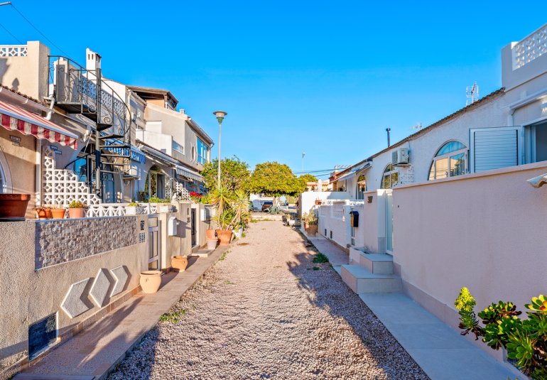 Resale - Adosado -
Torrevieja - El chaparral