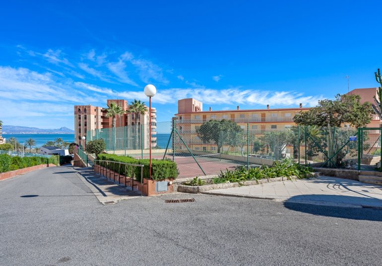 Resale - Apartment -
Arenales del Sol - Segunda linea playa