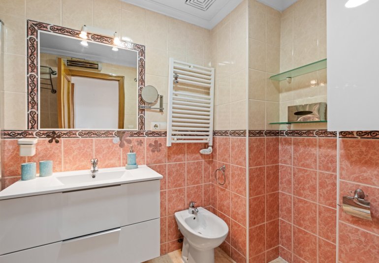 Resale - Apartment -
Guardamar del Segura - Pueblo