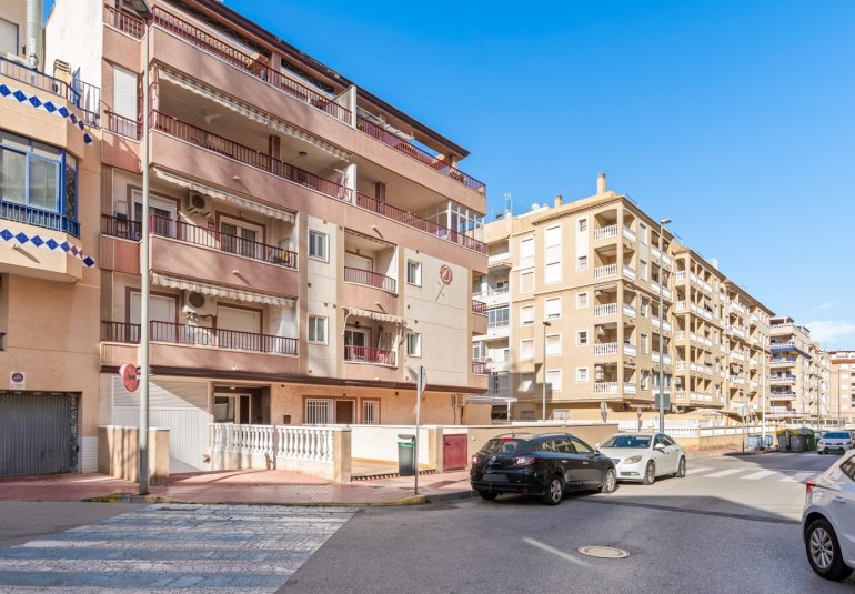Resale - Apartment -
Guardamar del Segura - Pueblo