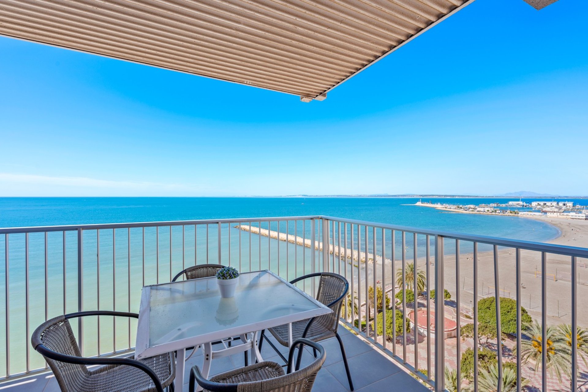 Resale - Apartment -
Santa Pola