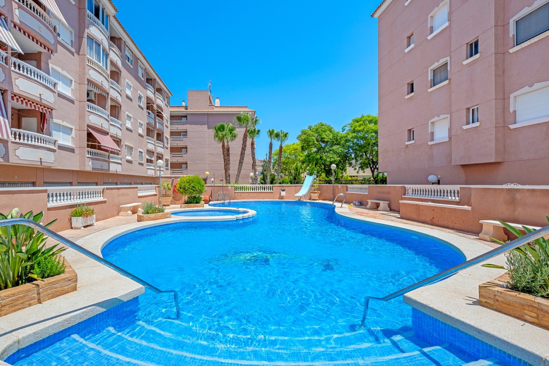 Resale - Apartment -
Santa Pola