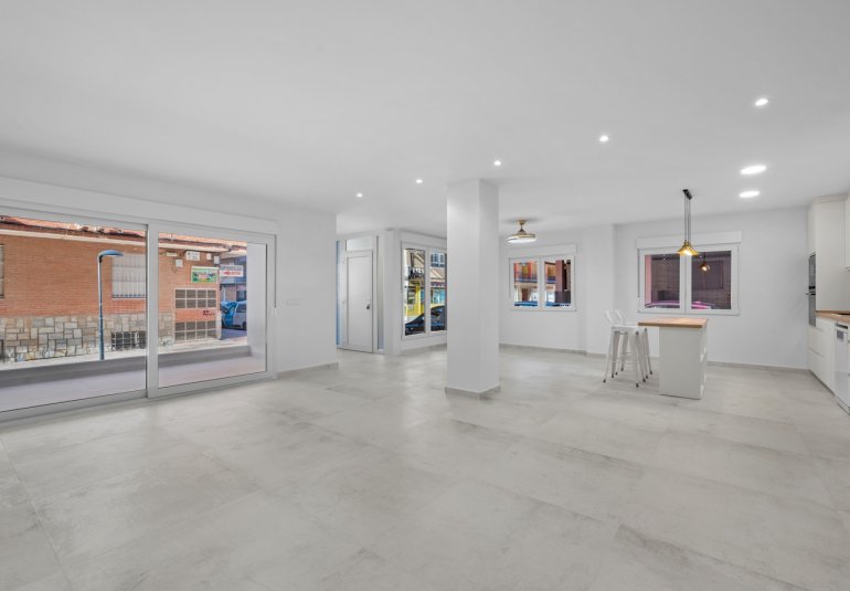 Resale - Apartment -
Torrevieja - Playa del Acequión